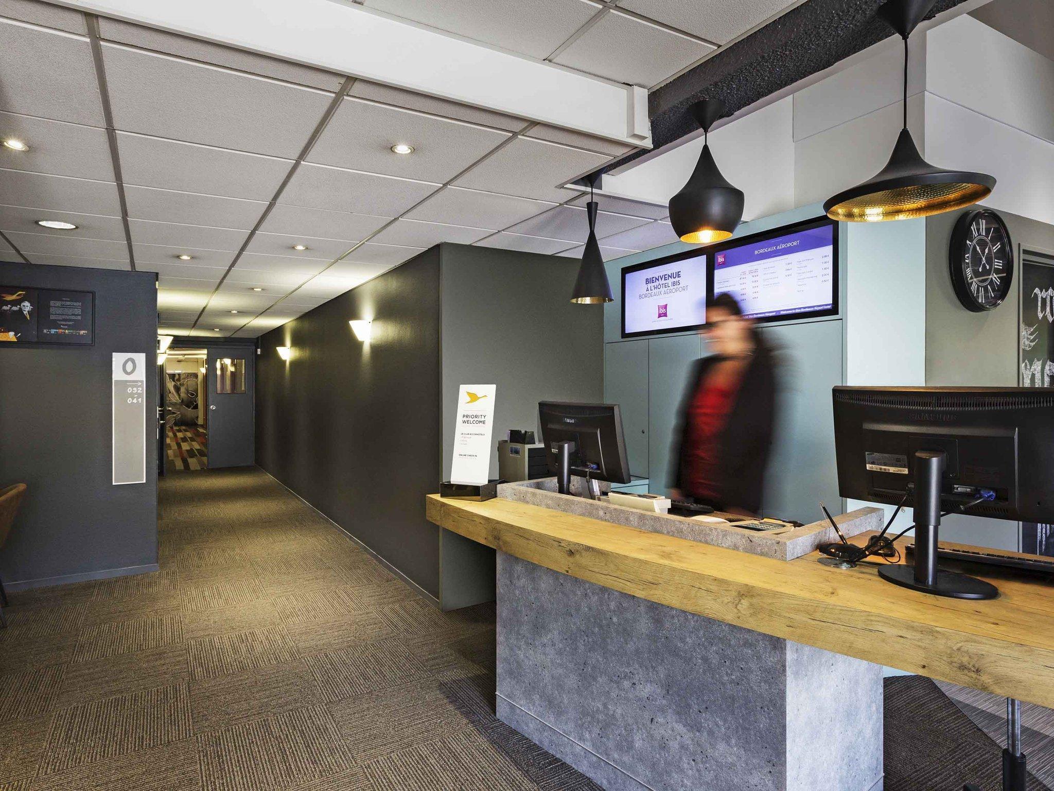 B&B Hotel Bordeaux Merignac Cadera Aeroport Bagian luar foto
